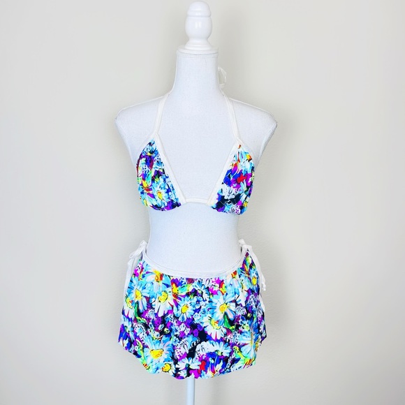 White & Daisy Floral Triangle Top & Tie Skirt Rave Set - Picture 2 of 7